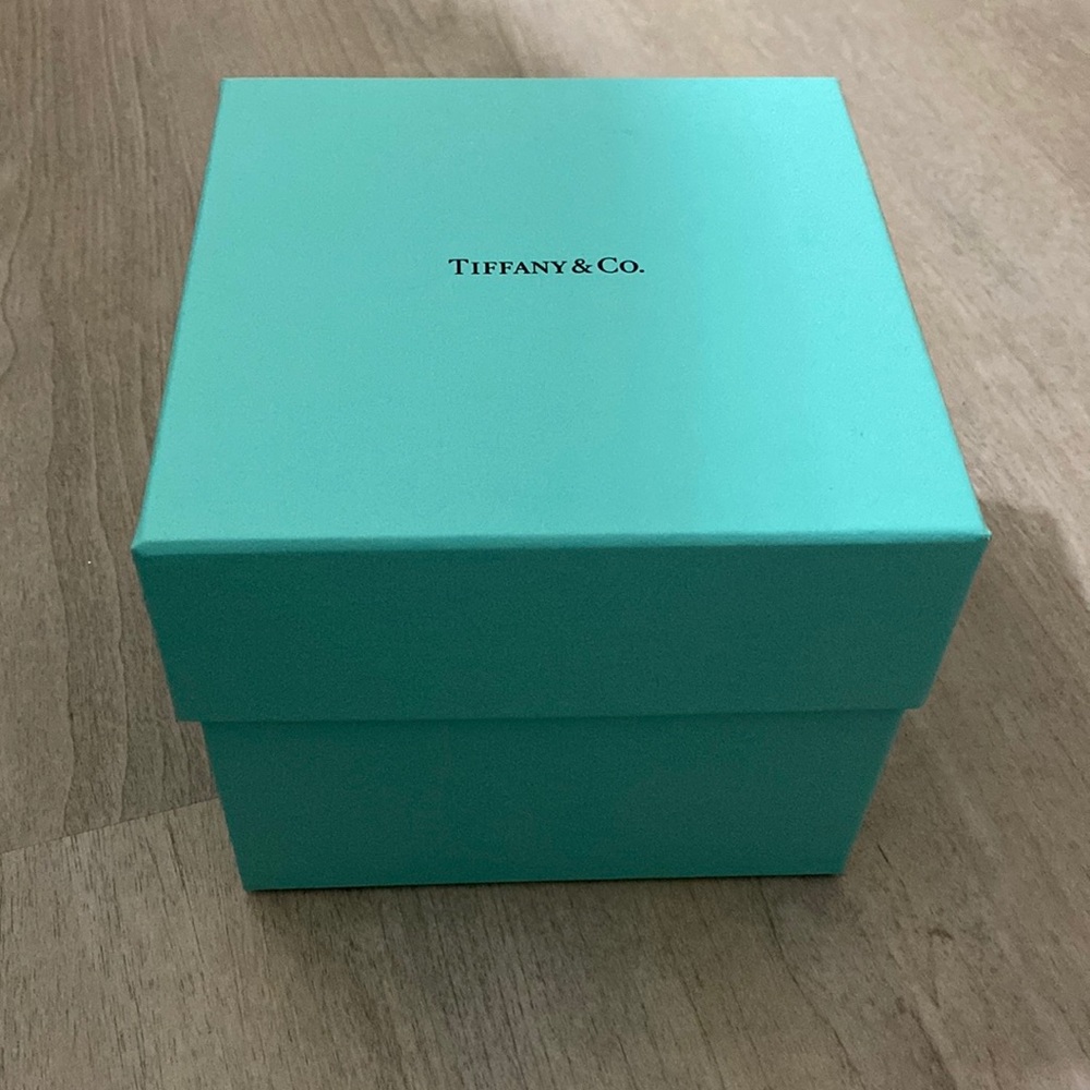 Like new authentic Tiffany&co 5”x5”x5” box